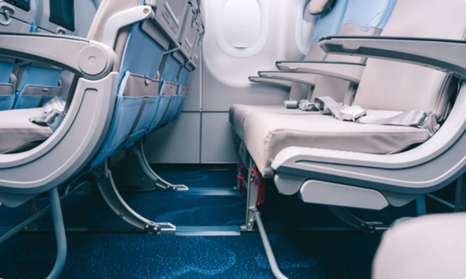 Không gian dưới ghế dùng cất hành lý xách tay China Airlines