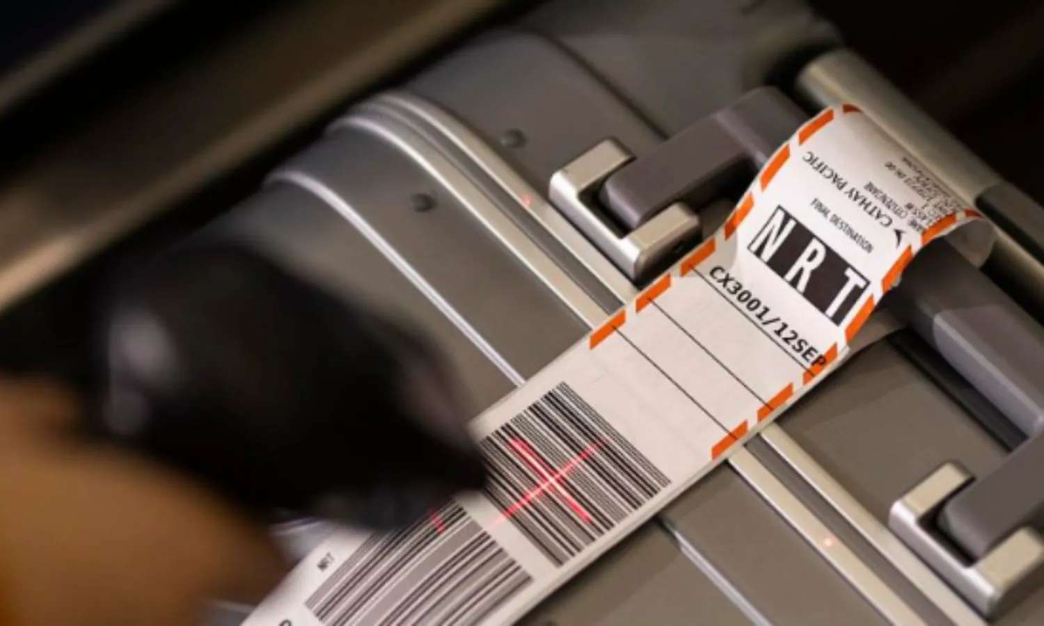 Hành lý xách tay Cathay Pacific được gắn nhãn