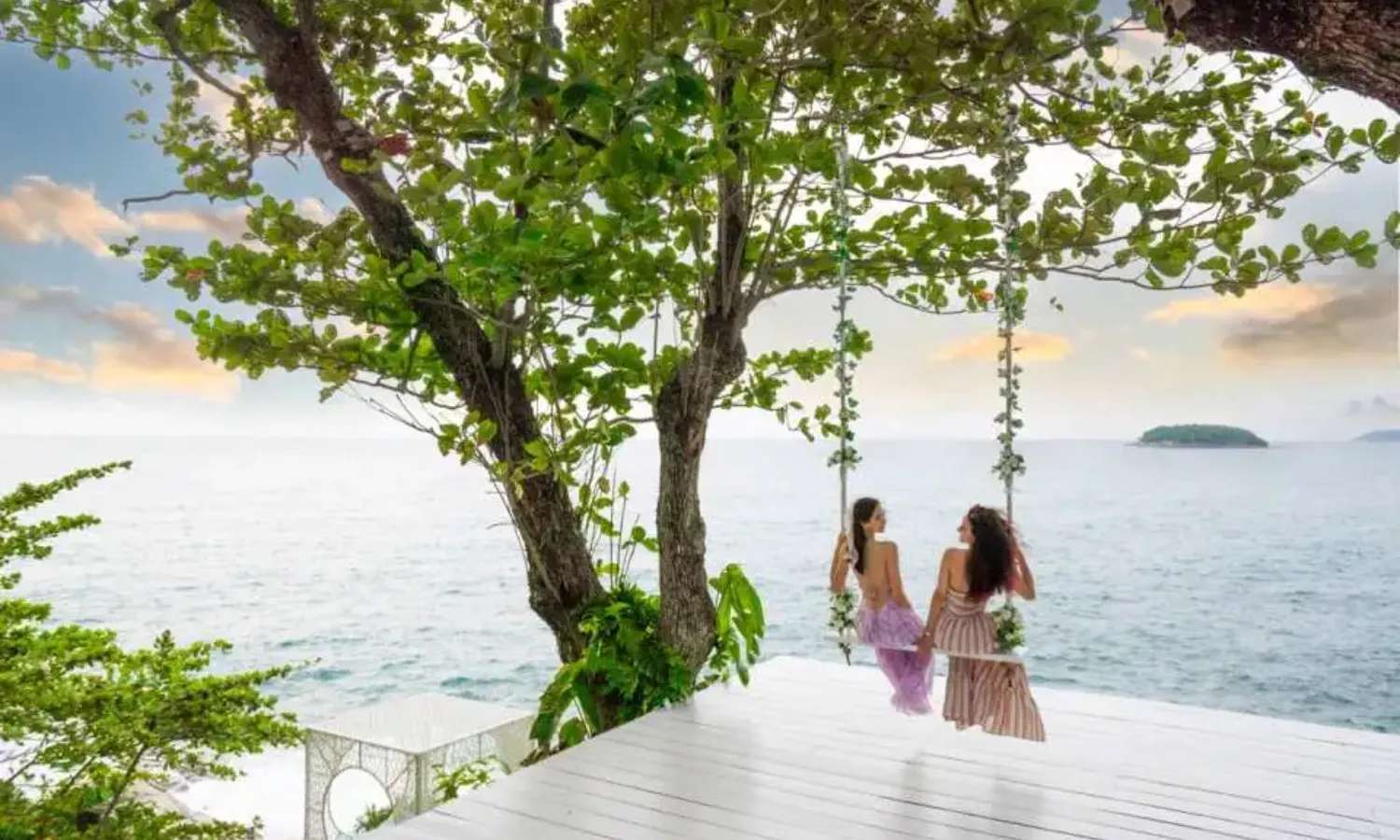 xích đu tại Rock Beach Swing