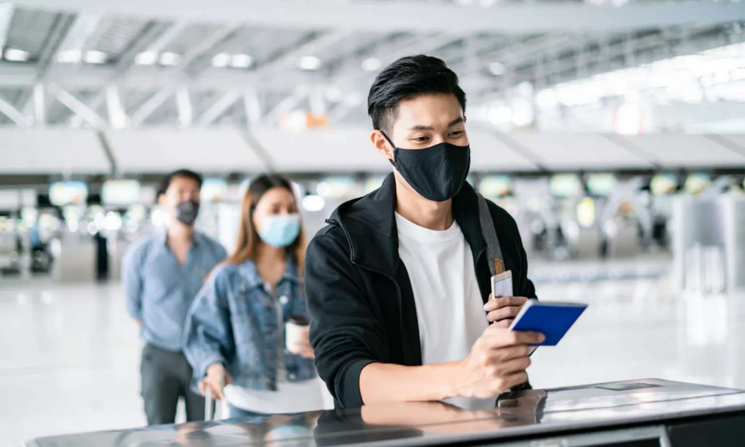 làm thủ tục tại sân bay