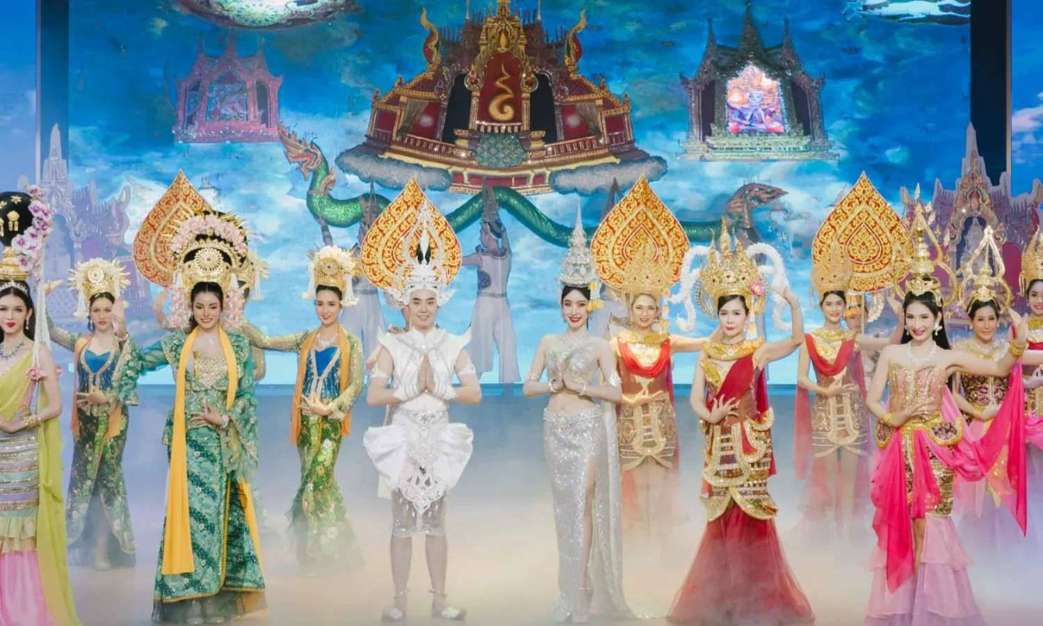 sân khấu Golden Dome Cabaret Show