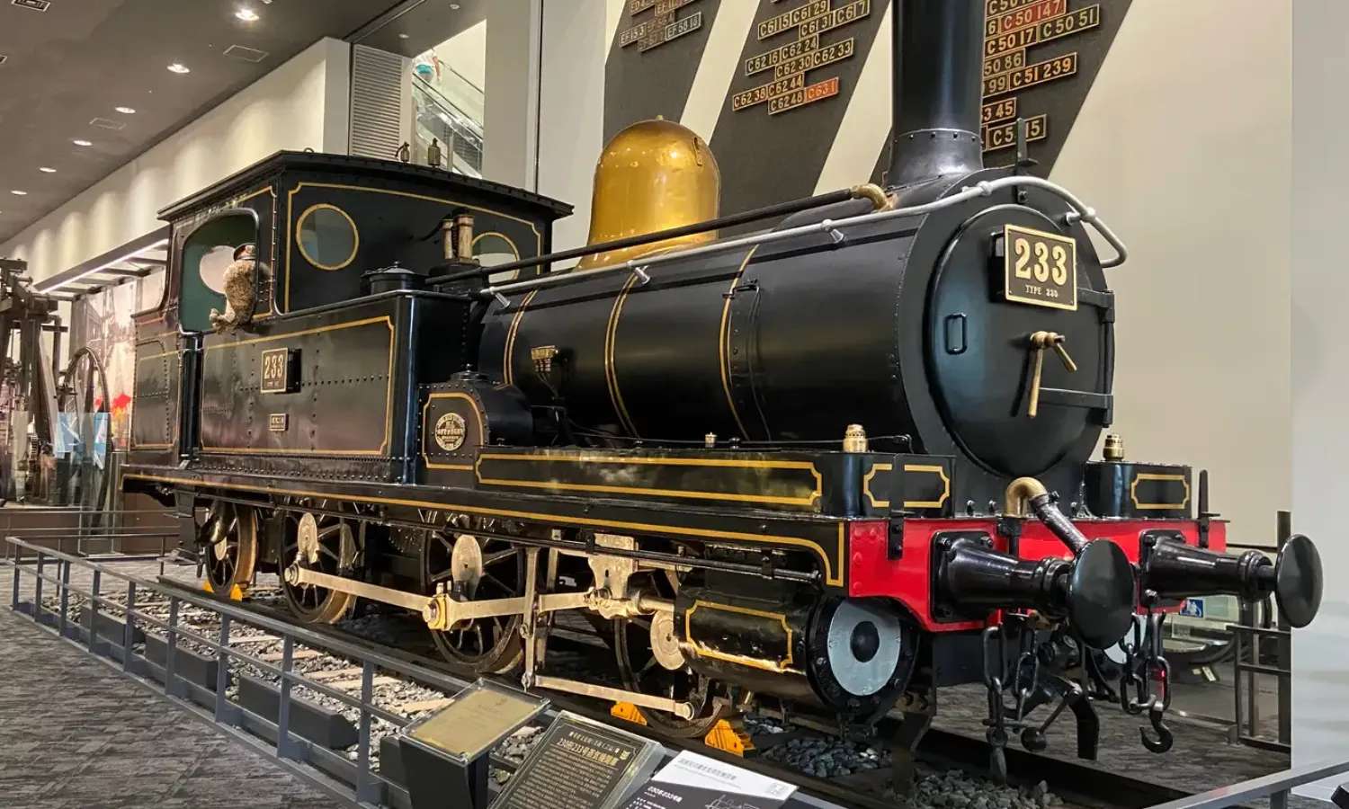 bên trong Kyoto Railway Museum