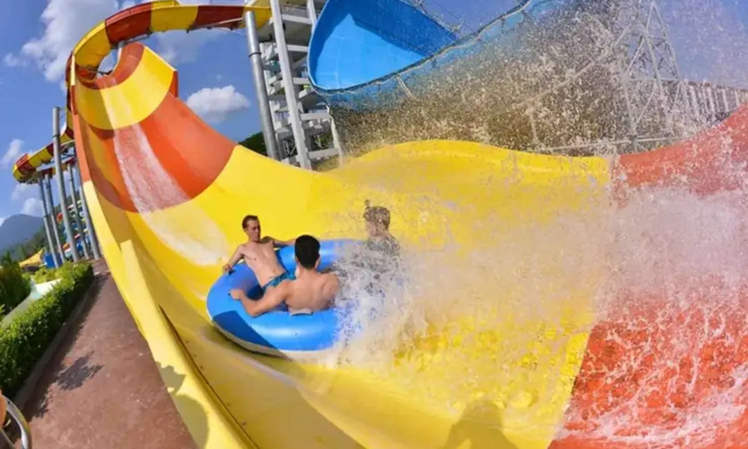 đường trượt nước tại Splash Out Langkawi
