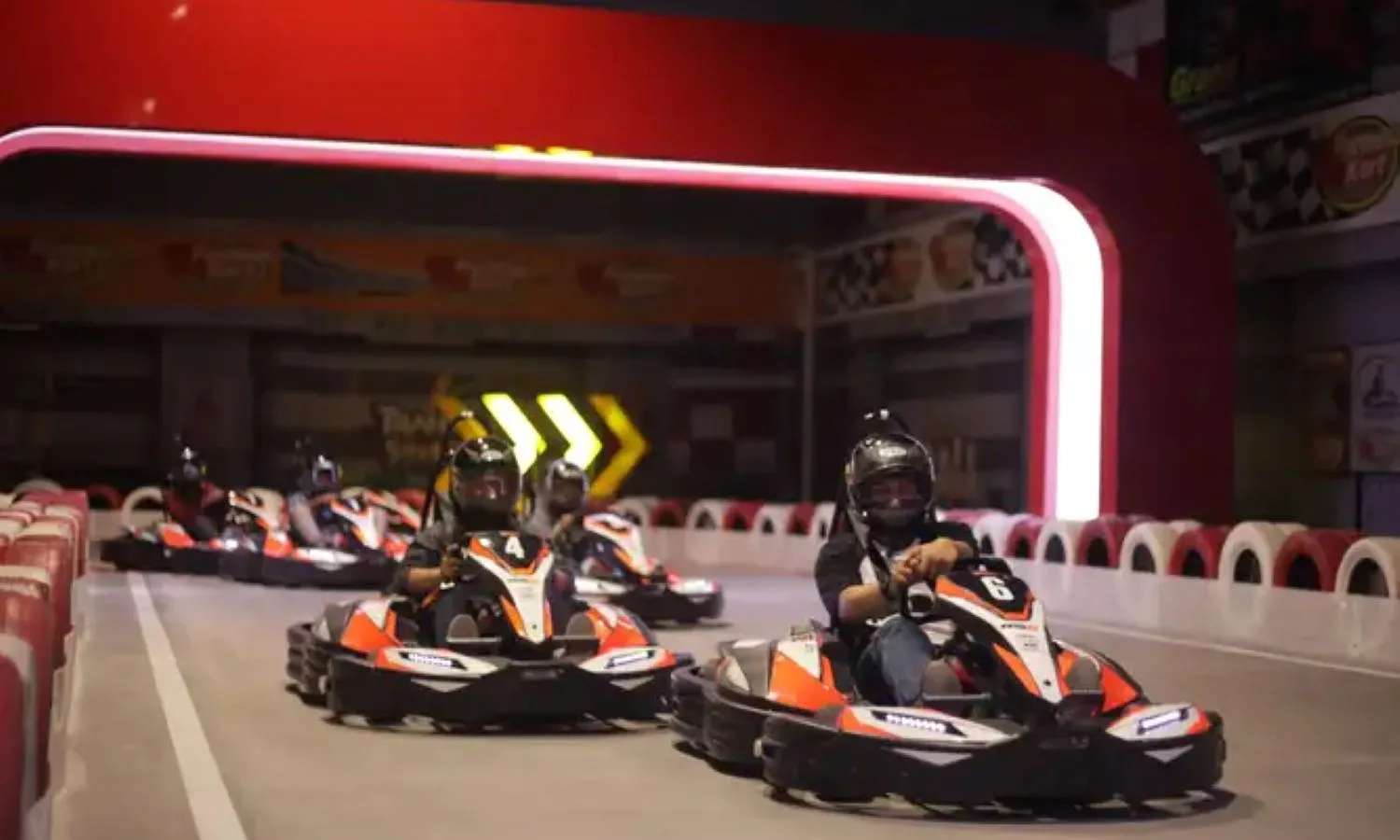 đua xe tại Trans Studio Bali
