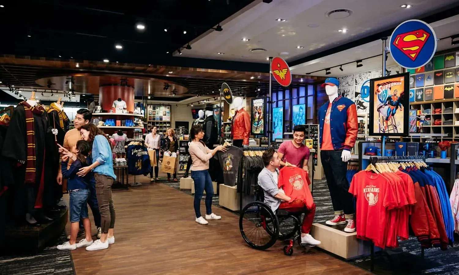 cửa hàng lưu niệm tại Warner Bros Hollywood