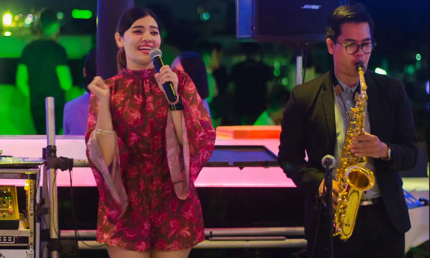 biểu diễn trên Chao Phraya Princess Cruise