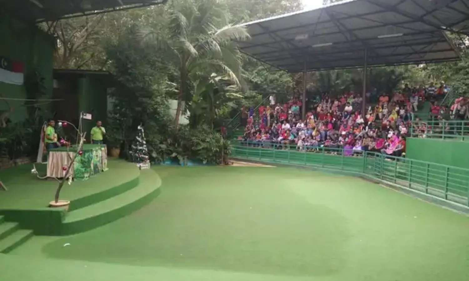chương trình biểu diễn tại Melaka Zoo