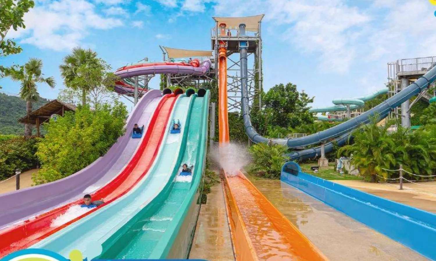 đường trượt tại Ramayana Water Park