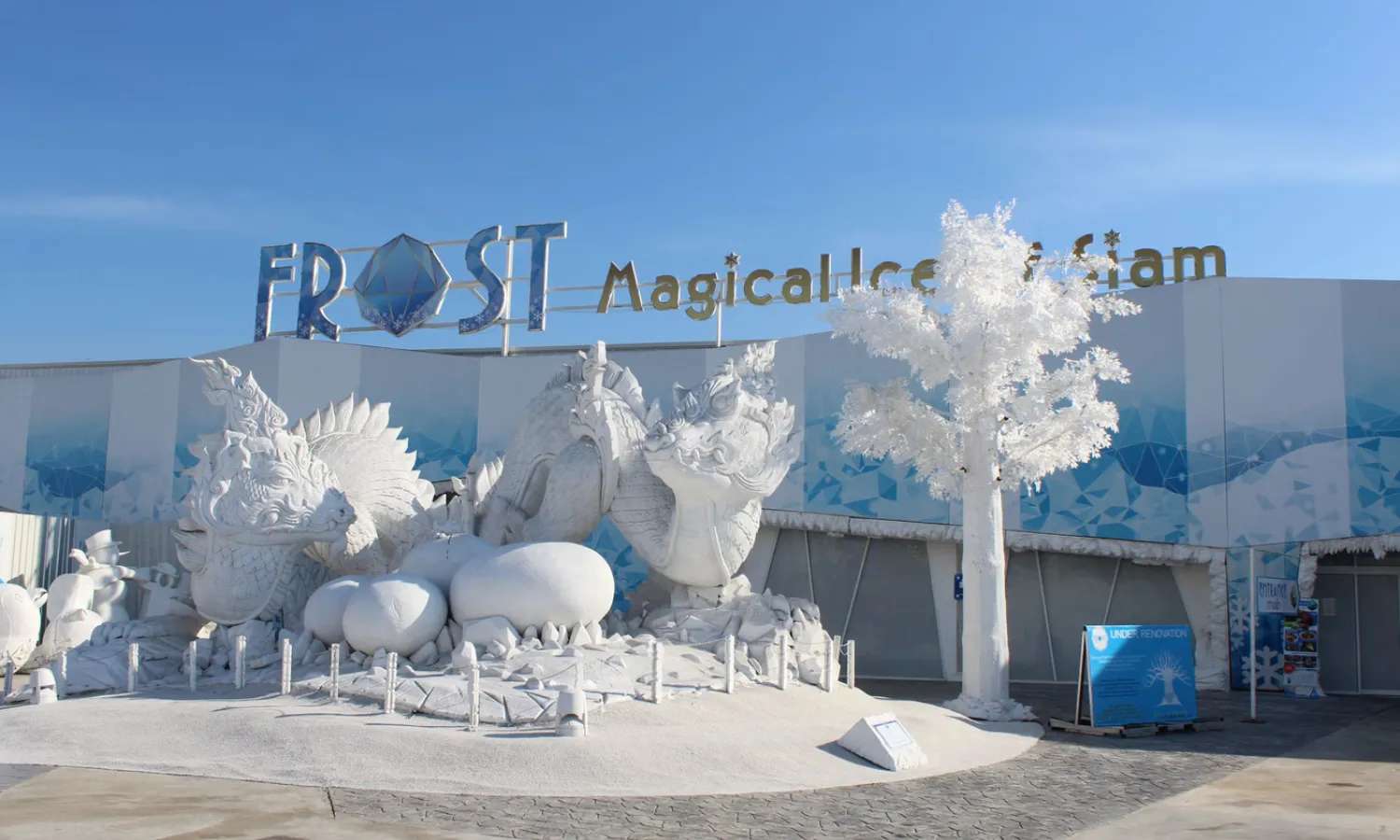 bên ngoài Frost Magical Ice