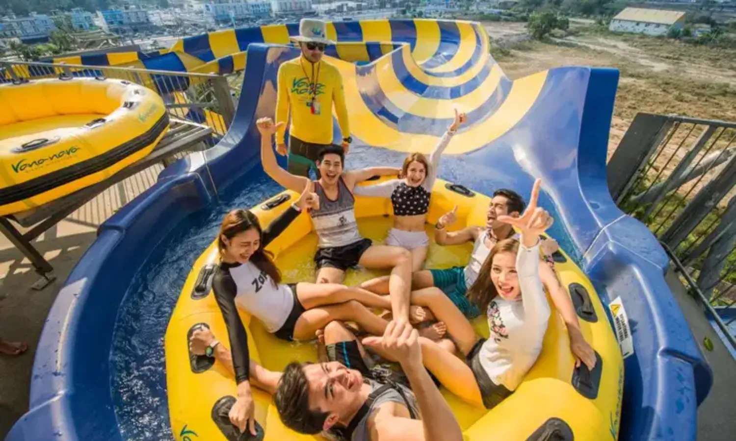 đường trượt nước tại Vana Nava Water Jungle