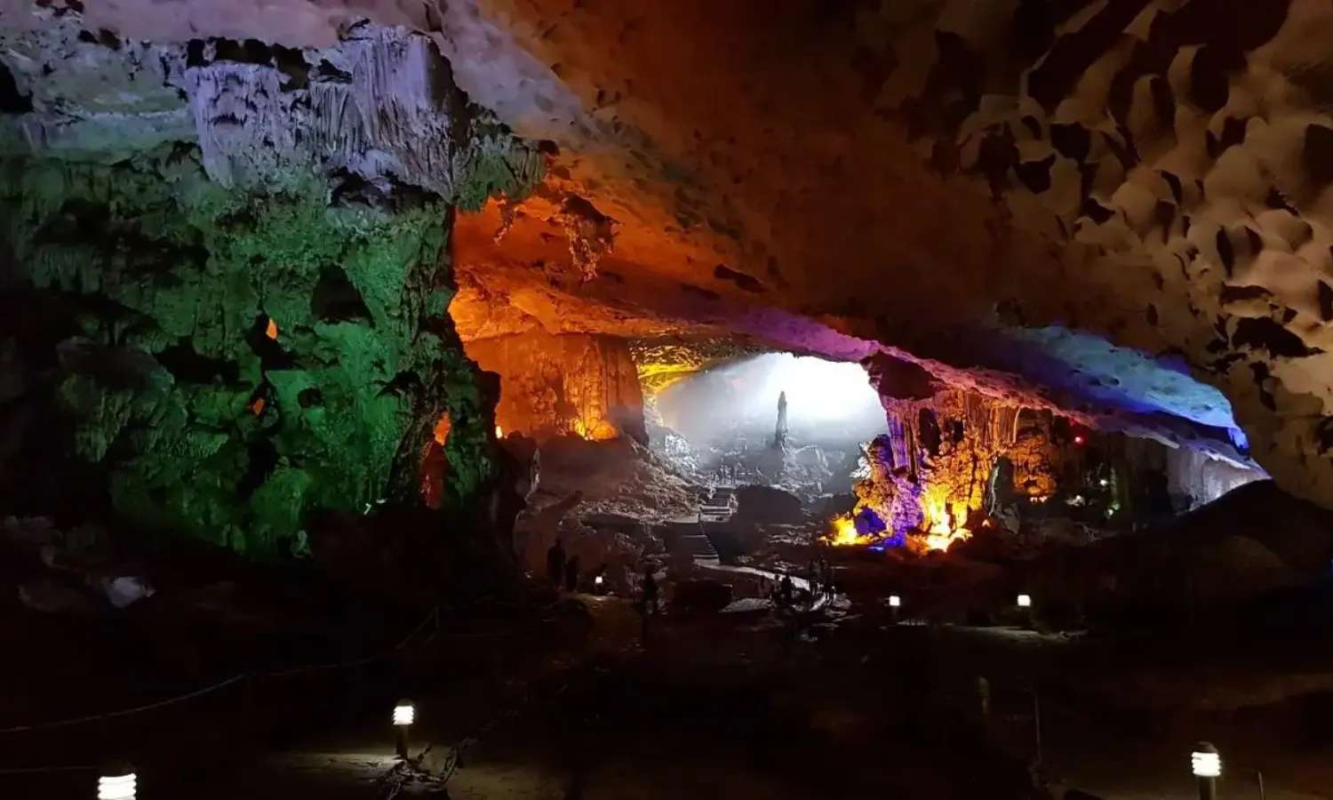 tour du thuyền Hạ Long 5 sao 1 ngày