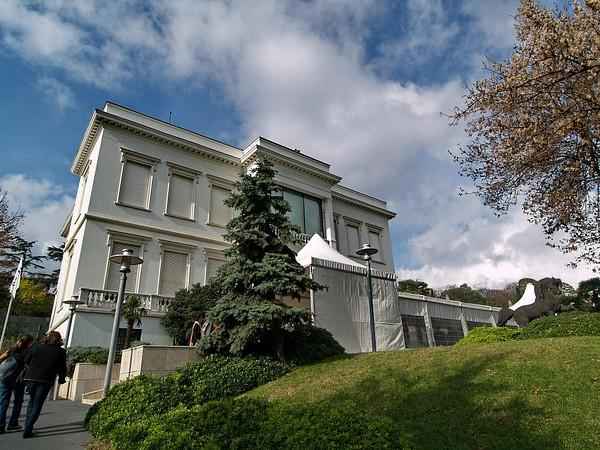 Hotel & Accommodation in Sakip Sabanci Museum 
