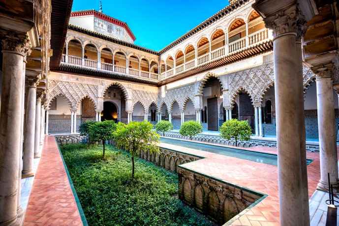 Hotel & Accommodation in Maria Luisa Park