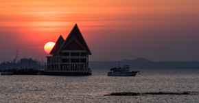 Hotels in Si Racha District