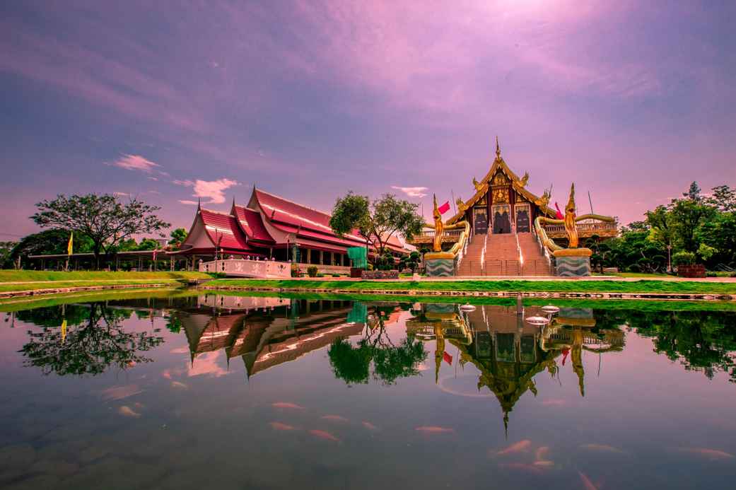 在兰陆卡县的飯店和住宿