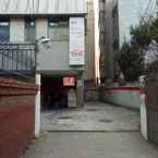 Review photo of Kimchee Sinchon Guesthouse - Hostel from Khanittha K.