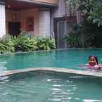 Review photo of Townhouse Oak Maxi Hotel Legian Bali from Lalu H. F.