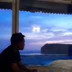 Review photo of Beach Front Balangan Rooms from Achmad R. T.