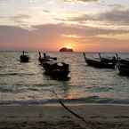 Hình ảnh đánh giá của Zanom Sunrise Beach từ How C. C.