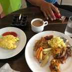 Review photo of Amaris Hotel Darmo - Surabaya from Frida D.