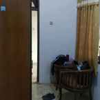 Review photo of SPOT ON 90748 Guest House Bu Dedeh F82 Alamanda Dago 2 from Gabriel M.