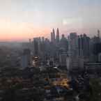 รูปภาพรีวิวของ KL Skyline Hostel & Rooftop Infinity Skypool จาก Butsri B.