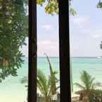 Review photo of Castaway Beach Resort Koh Lipe from Kanokladaphetri K.