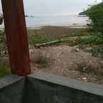 Review photo of Beach Side Room at Pak Sarmin Homestay Kiluan 1 (MLY1) 2 from Eva I. S.