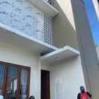 Review photo of OYO 90820 Madania Guesthouse Syariah 3 from Winni S.