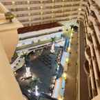 Review photo of Berjaya Waterfront Hotel from Rawinattha P.