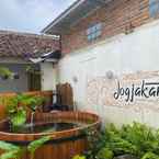 Hình ảnh đánh giá của Wonderloft Hostel Jogja 6 từ Lisa R.