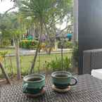 Review photo of Hotel Vila Ombak 2 from Putut A.