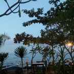 Review photo of Warung Pantai Bungalows 2 from Ni M. A. D. D.