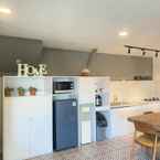 Ulasan foto dari Villa Memory - Modern white open kitchen 6 dari Annisa P. A.