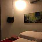 Review photo of OYO 433 Nelvi Guest House Syariah 6 from Priska N. A.