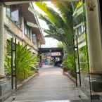 Review photo of Townhouse Oak Maxi Hotel Legian Bali from Levana K. N. S.