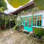 Review photo of Snooze Hostel Yogyakarta 3 from Theresia D. P.
