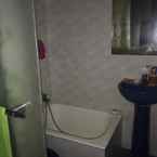 Review photo of UK Deluxe Hostel 4 from Sarah J. B.