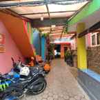 Review photo of Darmo Homestay Room 5 from Riya H. M.