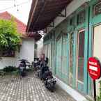 Review photo of Reisban Coffee Shop and Hostel 6 from Sarah L. S.