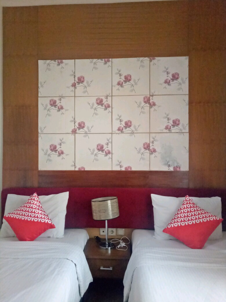 Review photo of OYO 1211 Graha Technopark Hotel from Eka H.