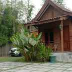 Review photo of Omah Teras Bata Guesthouse from Januardi W. P.