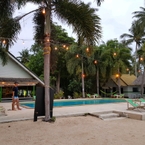 Review photo of Lime and Soda Beachfront Resort from Thidaporn W.