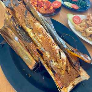 Mak teh ikan bakar