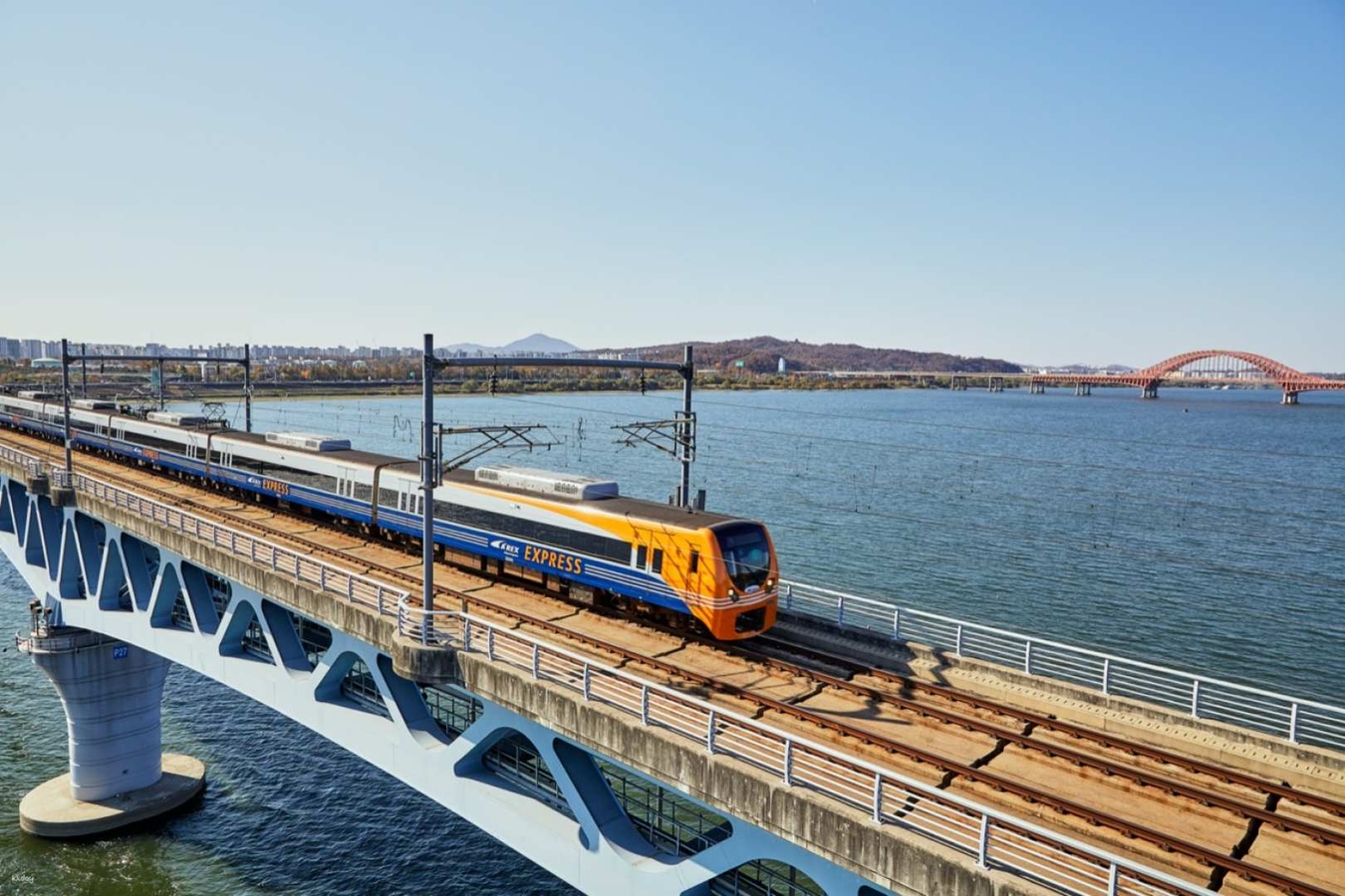 Traveling from Incheon International Airport to the heart of Seoul is made easy and quick with the AREX Incheon Airport Express. 