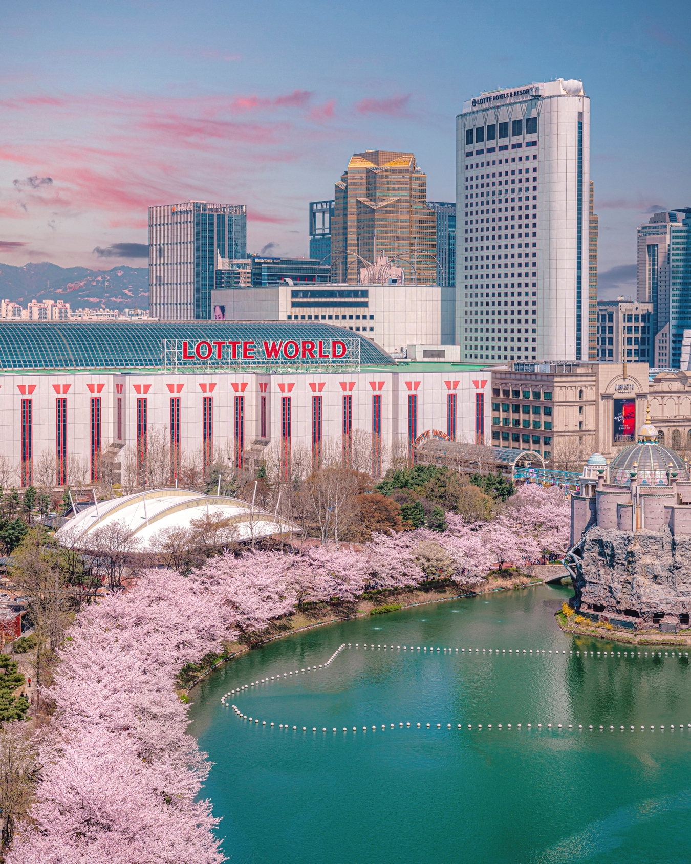 Lotte World Theme Park is the largest theme park in South Korea, located in the heart of Seoul.