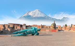 Pompeii & Mount Vesuvius: Entrance + Roundtrip from Rome