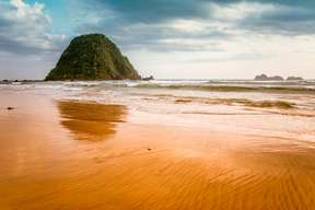 Explore Green Bay and Red Island by YukBanyuwangi- 1 Day Tour 