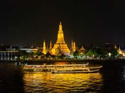 ล่องเรือดินเนอร์กับเมอริเดียนครูซ (Meridian Cruise)