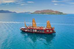 Tour du thuyền Emperor Cruises trên vịnh Nha Trang - 1 ngày, 935.000 VND